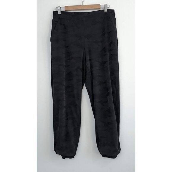 ATHLETA Brooklyn Lined Camo Jogger Sz 12 - Picture 6 of 13